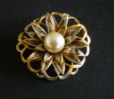 BROOCH