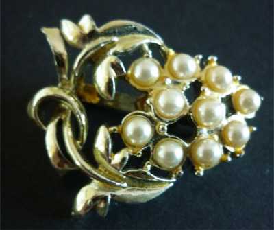 BROOCH