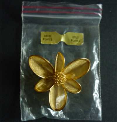 BROOCH