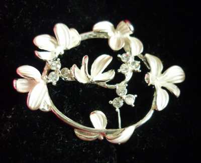 BROOCH