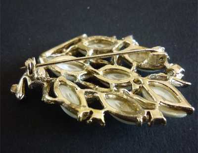 BROOCH