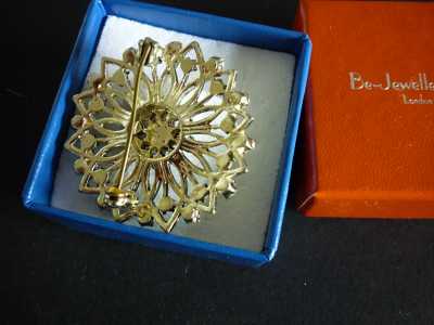 BROOCH