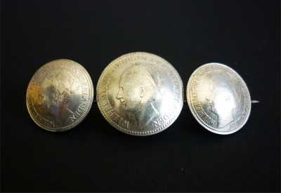 BROOCH