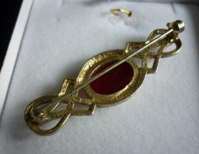 BROOCH