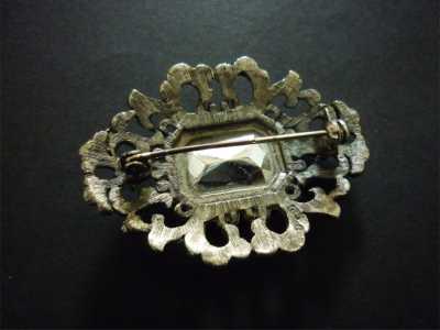BROOCH