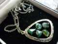 PENDANT GREEN QUARTZ SET IN SILVER TONED OVOID FRAME